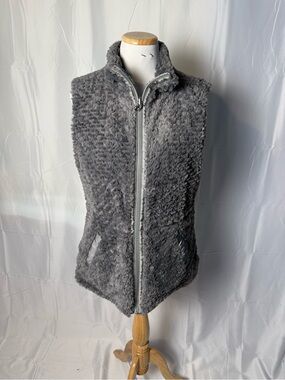 529-Women's Plush Zip-Up Vest in Gray